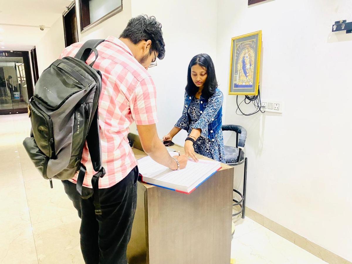 Qotel Rajouri Garden Above Ritu Marbles, Near Rajouri Garden Metro Station-couple Friendly New Delhi