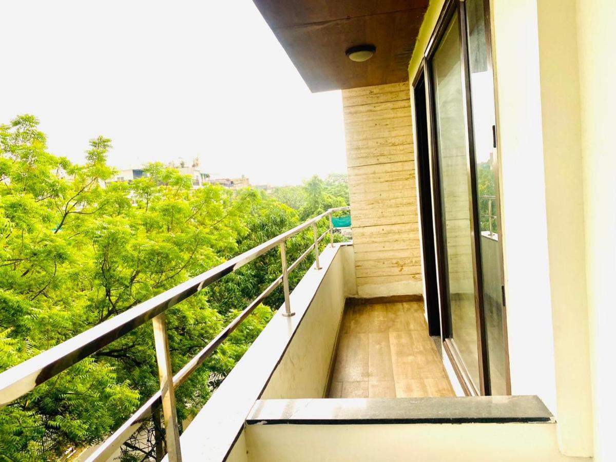 Qotel Rajouri Garden Above Ritu Marbles, Near Rajouri Garden Metro Station-couple Friendly Hotel New Delhi